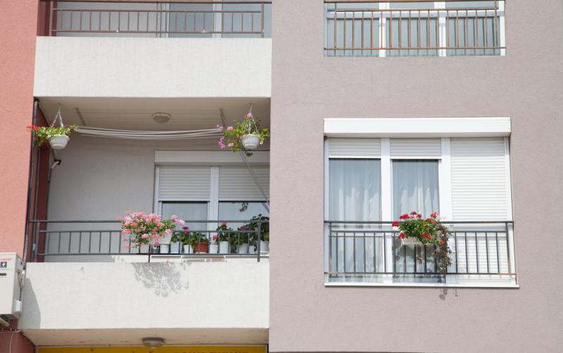 Installation de porte d'entr&eacute;e, s&eacute;curit&eacute; et performance