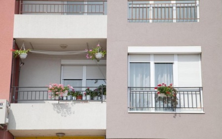 Installation de porte d'entr&eacute;e, s&eacute;curit&eacute; et performance